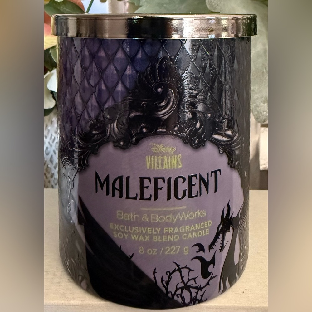 🆕👸🏻 BATH & BODY WORKS “MALEFICENT” SINGLE WICK CANDLE. BRAND NEW. SOY WAX BLEND